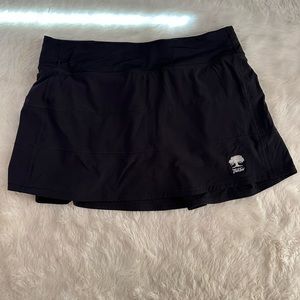 LuluLemon athletic skort size 10. Oaktree logo on front left hem of skirt. EUC